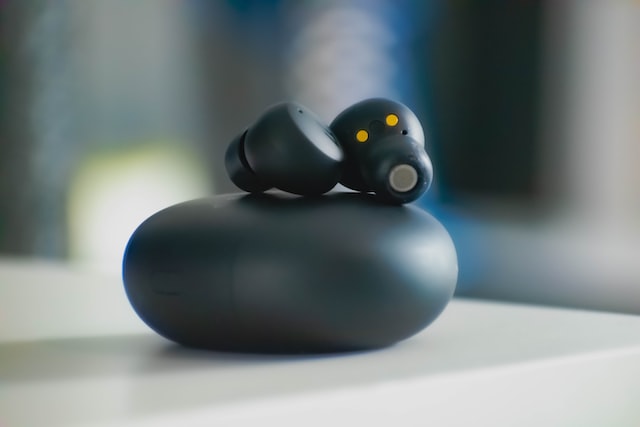 What Are True Wireless Earbuds?