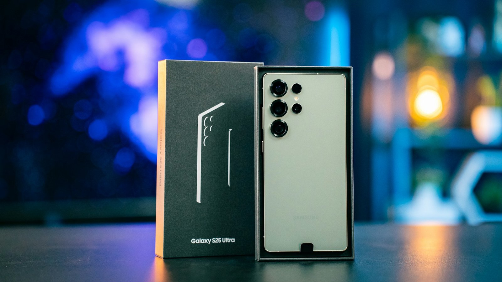 Discover the Samsung S25 Ultra, featuring cutting-edge technology, stunning display, and powerful performance. Elevate your mobile experience today.